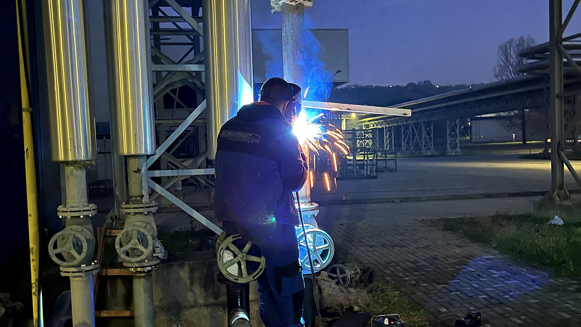 Zavarivanje industrijskog cevovoda na terenu
